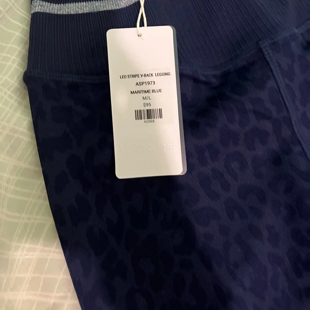 Avocado Leo Stripe V-Back Legging - Picture 3 of 4